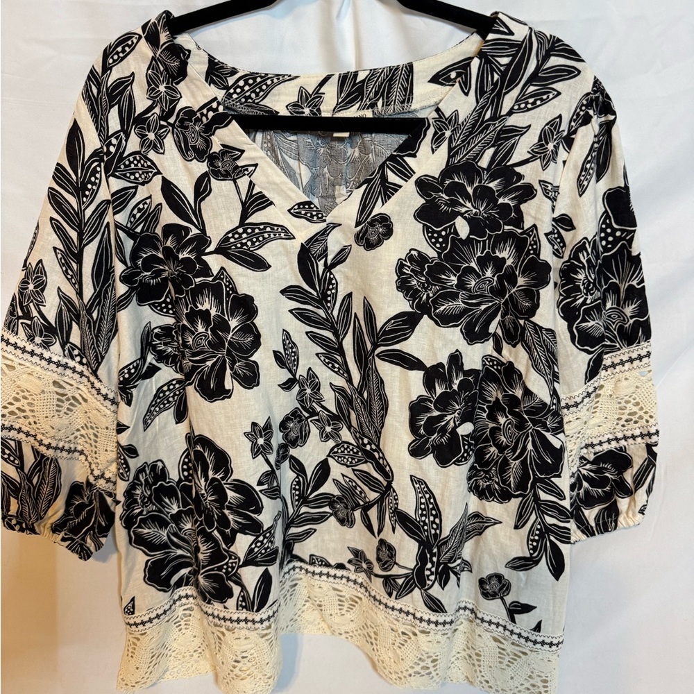 Christian Siriano Black & White Floral V-Neck Tunic with Lace Trim